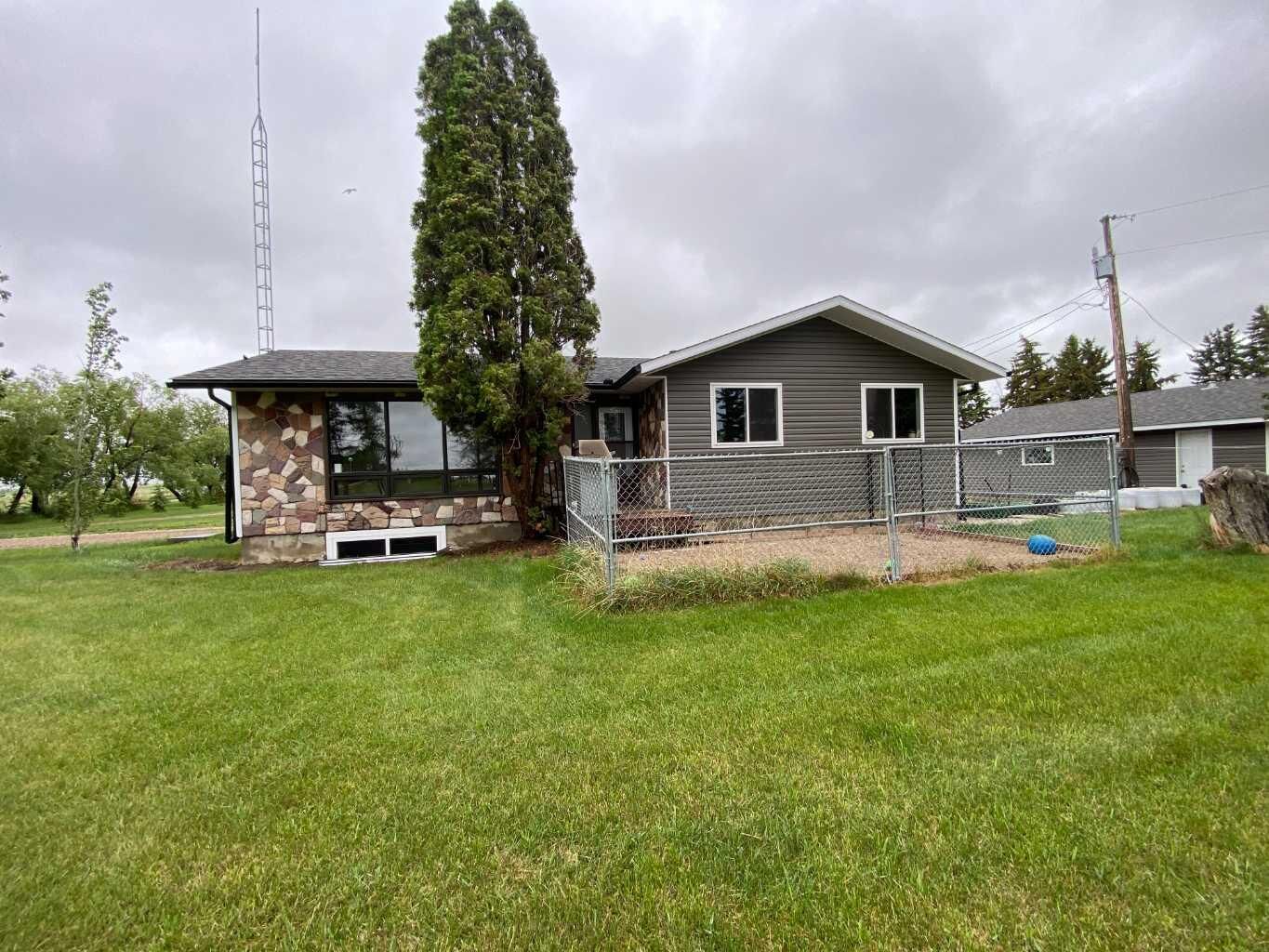 Photo de la propriété: 190080 140 Range Road AB T1R 1B3