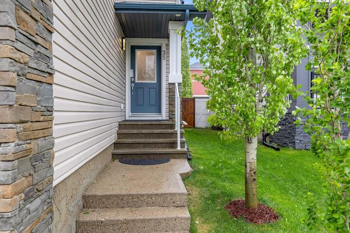 Property Photo:  25 Silverado Skies Drive SW  AB T2X 0J3 