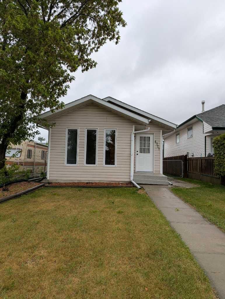 Property Photo:  4727 44 Street  AB T4S 1N5 