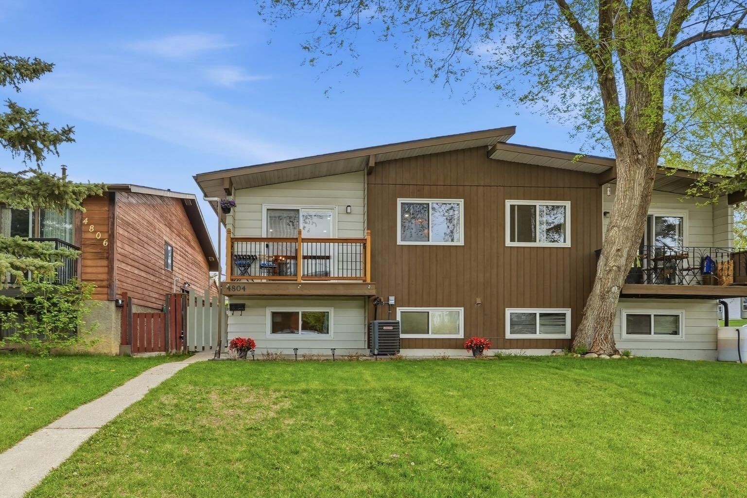 Property Photo:  4804 19 Avenue NW  AB T3B 0S7 