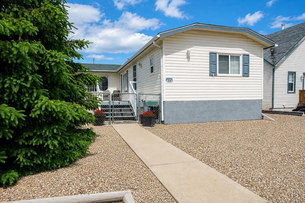 Property Photo:  217 4 Street NW  AB T0J 2P0 