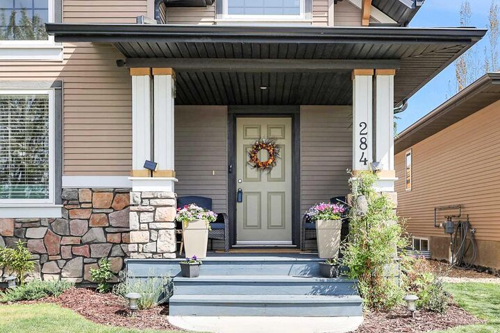 Property Photo: 284 Vanson Close AB T4R 0G6