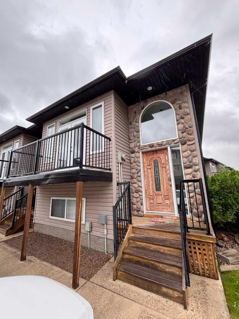 Property Photo:  762 Heritage Boulevard W 36  AB T1K 0W1 
