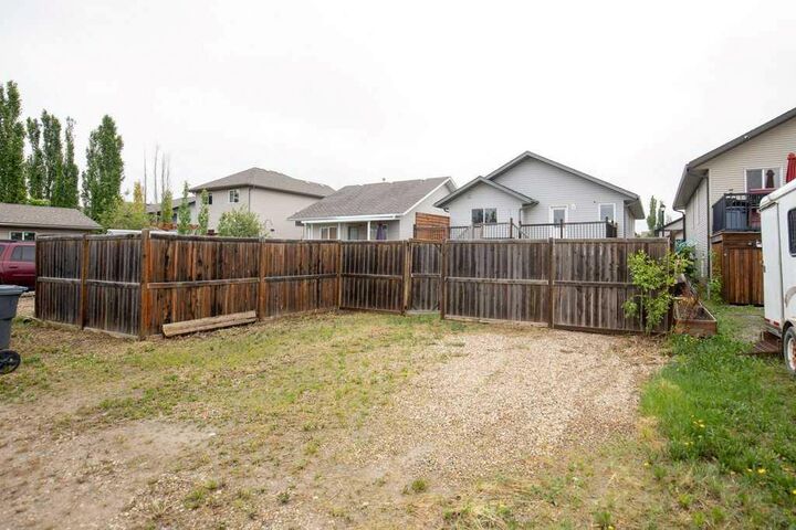 Property Photo:  658 Red Oak Close  AB T4S 0B5 