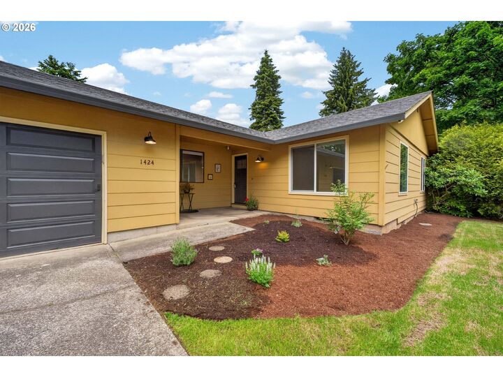 Property Photo:  1424 NE 102nd Ave  WA 98664 