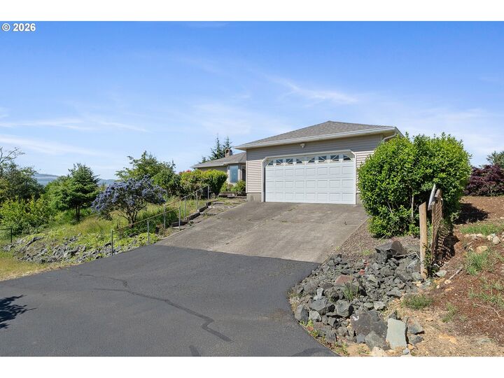 Property Photo:  5065 S Ridge Dr  OR 97107 