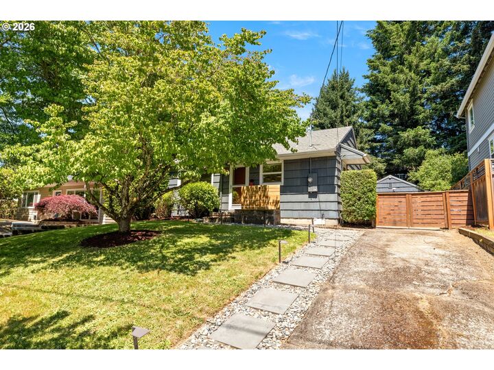 Property Photo:  4015 SE Lexington St  OR 97202 