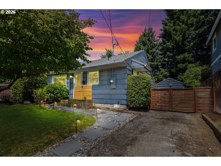 Property Photo: 4015 SE Lexington St OR 97202