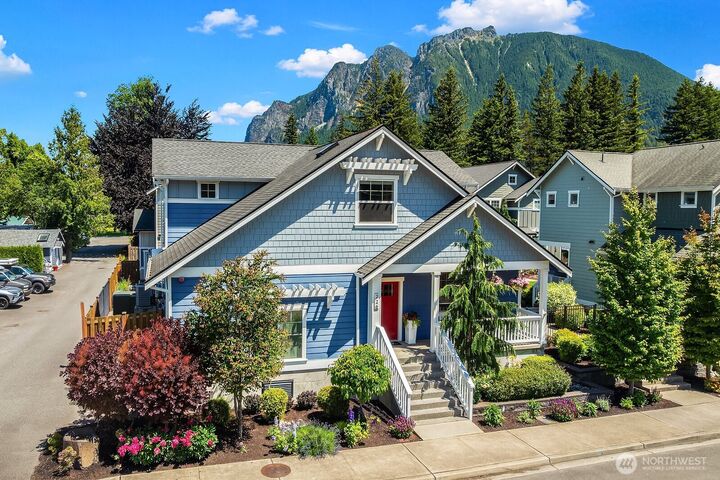 Property Photo:  226 E 2nd Street  WA 98045 