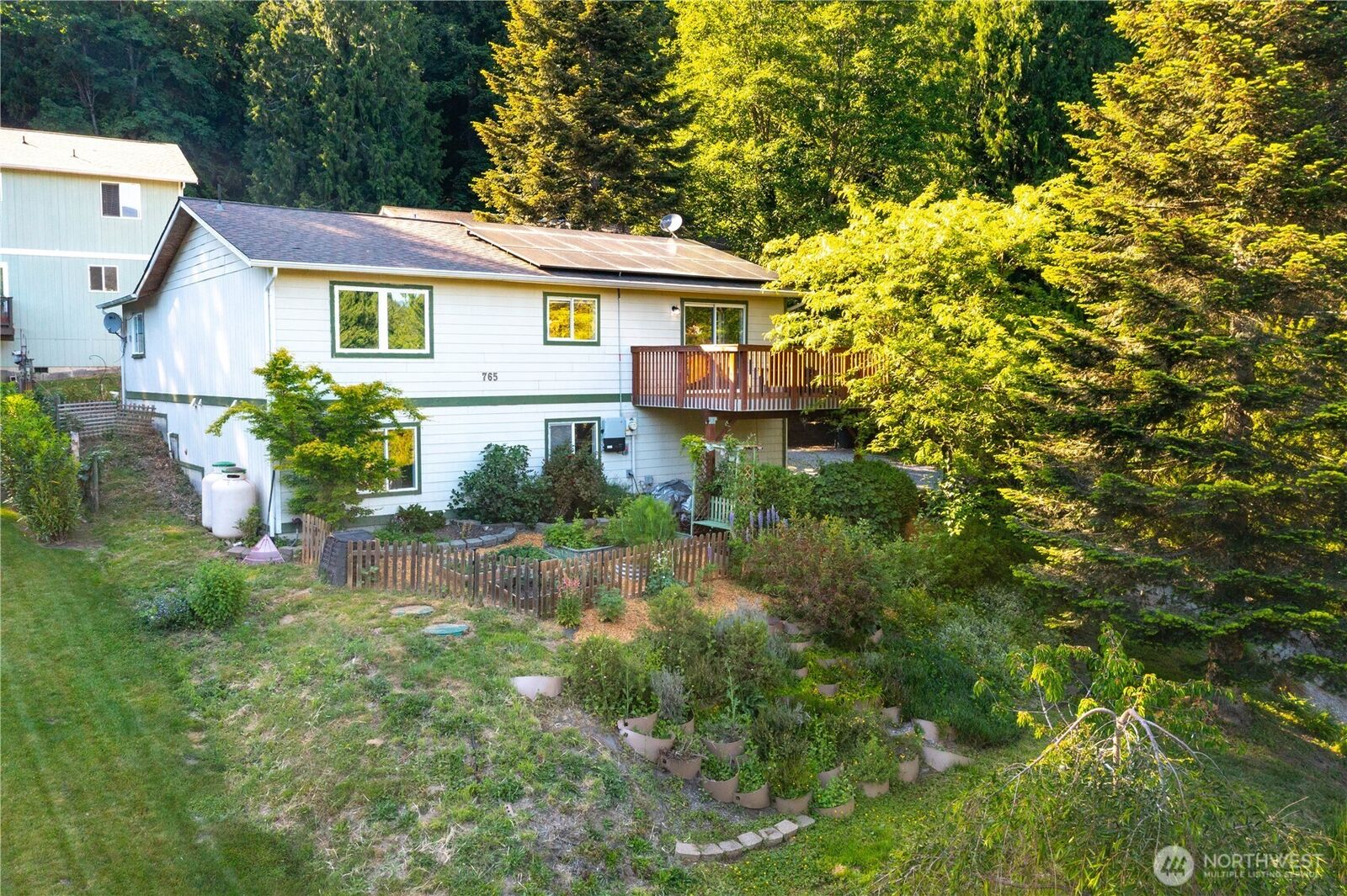 Property Photo:  765  Summerset Way  WA 98284 