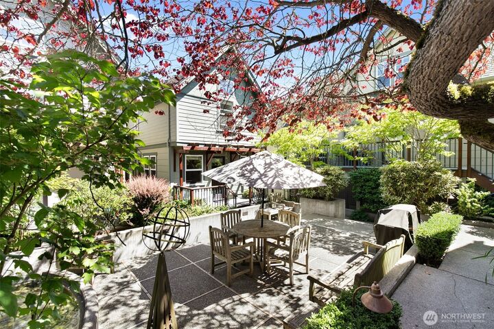 Property Photo: 6318 5th Avenue NE WA 98115