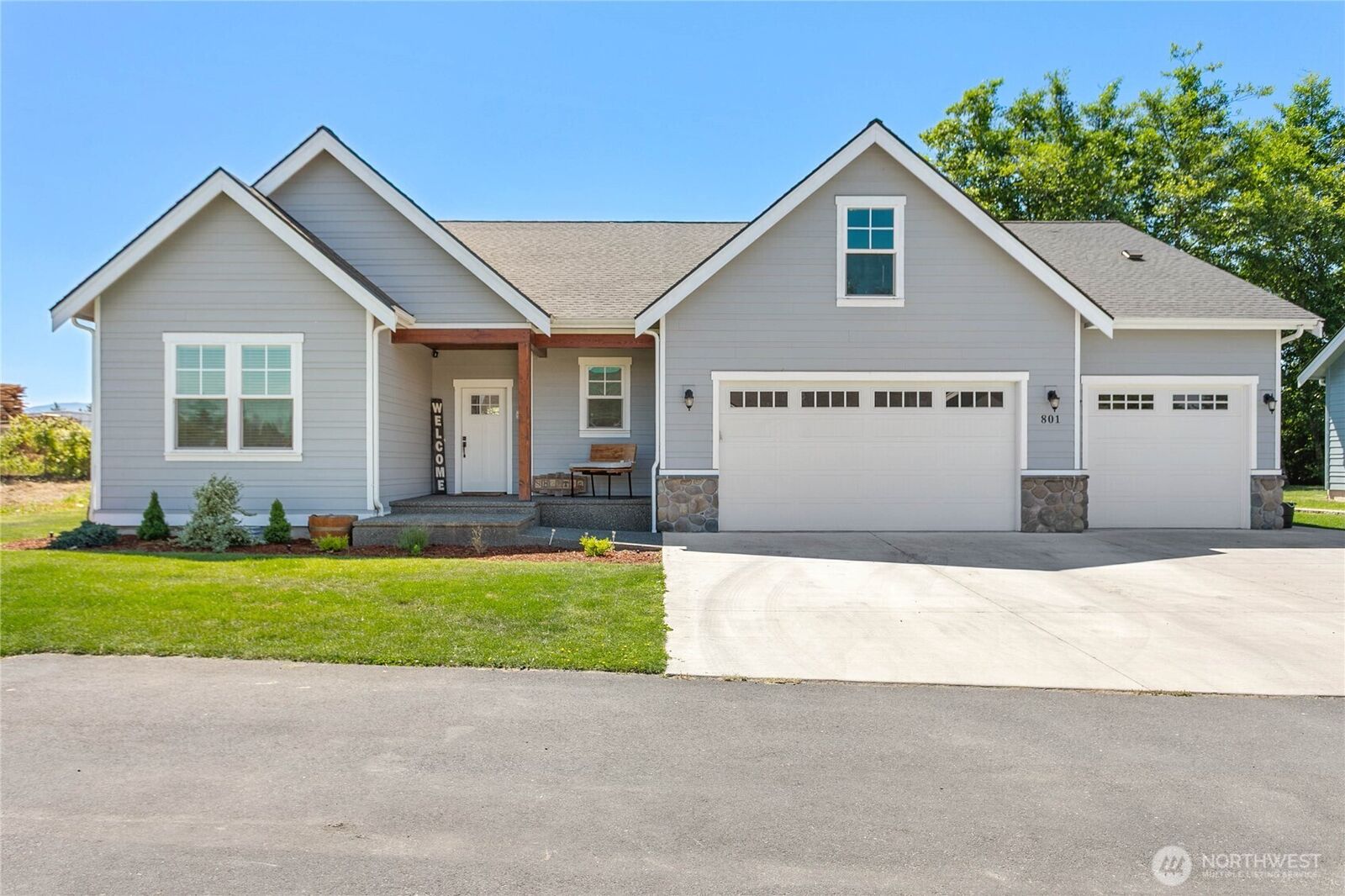 Property Photo:  801  Pine Crest Drive  WA 98247 