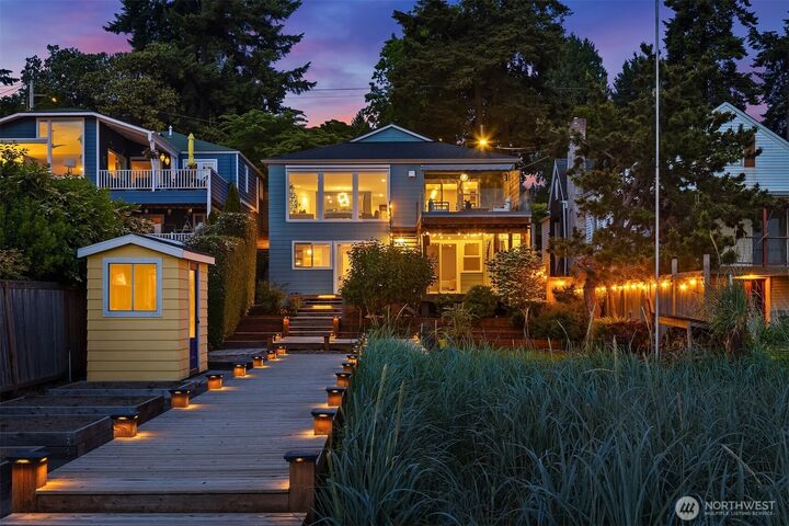 Property Photo: 8917 Fauntleroy Way SW WA 98136