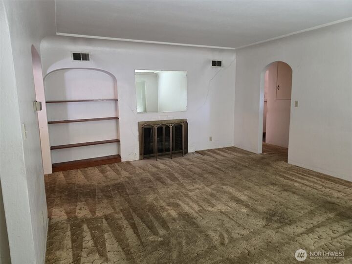 Property Photo:  811  Lewis Avenue  WA 98390 