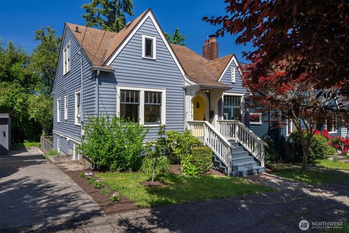 Property Photo:  1717  32nd Avenue  WA 98122 