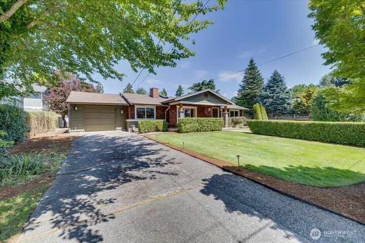 Property Photo:  620  10th Avenue  WA 98033 