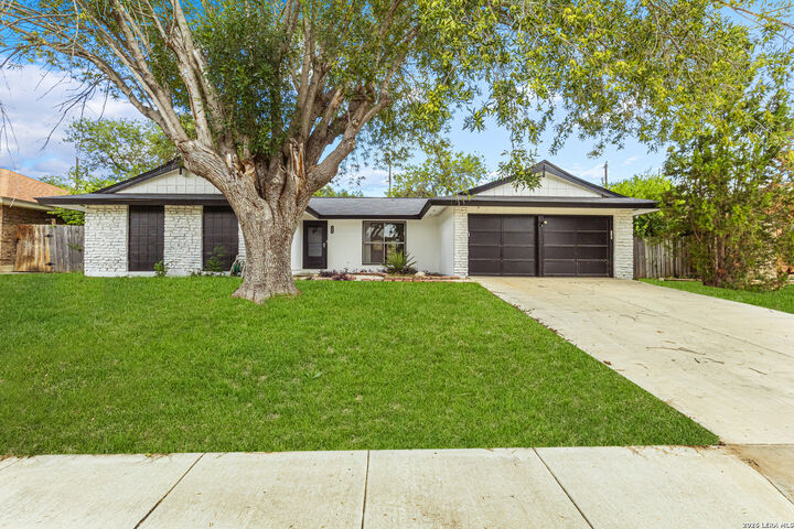 Property Photo:  330 Whitecliff Dr  TX 78227 