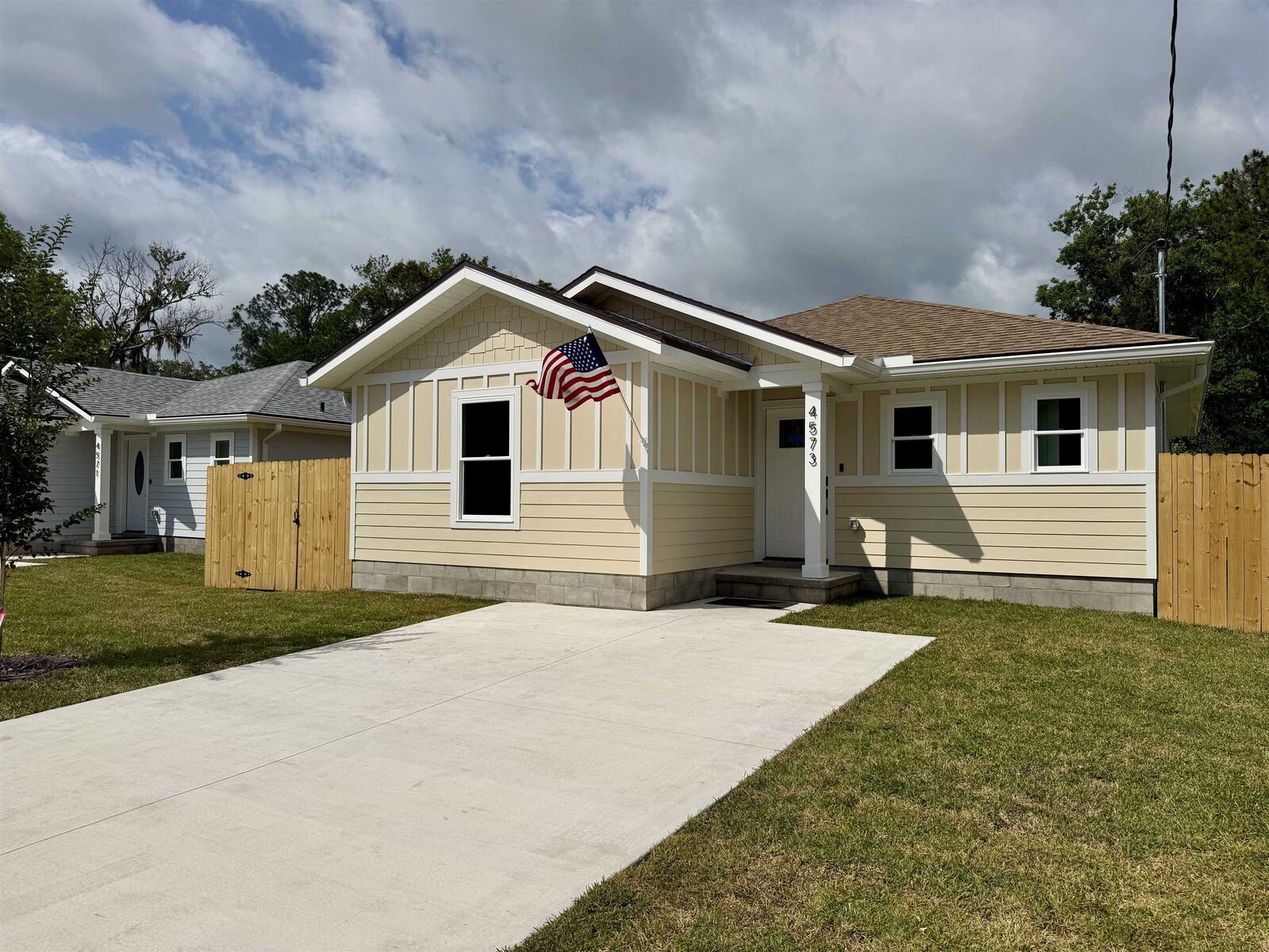Property Photo:  4573 Sixth Avenue  FL 32084 