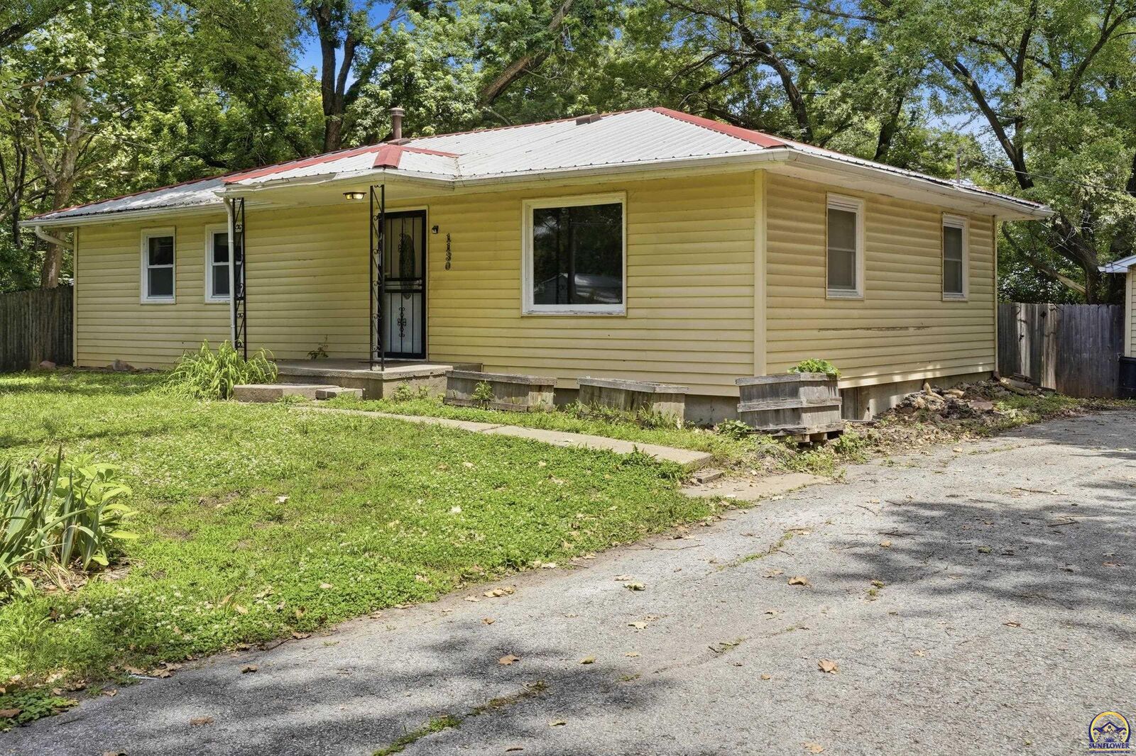Property Photo:  1130 Main St  KS 66073 