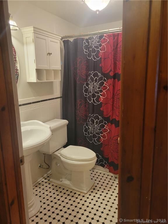 Property Photo:  21 Rockwood Avenue 2  CT 06401 