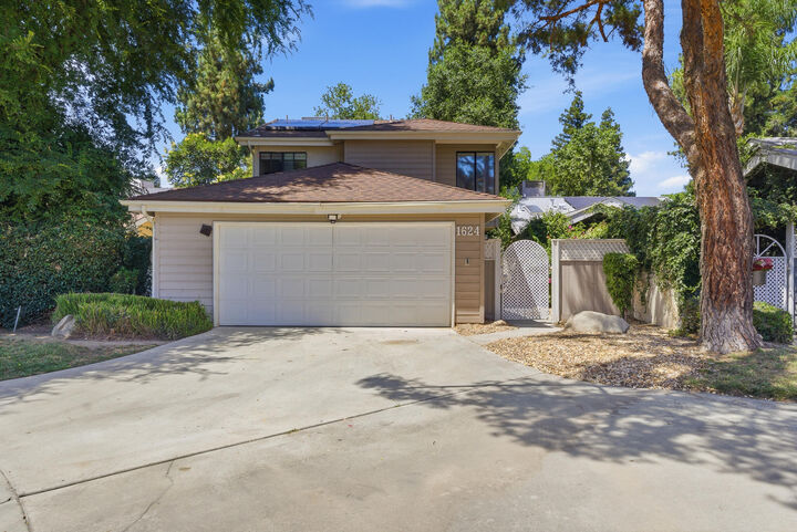 Property Photo:  1624 E Castleview Drive  CA 93292 