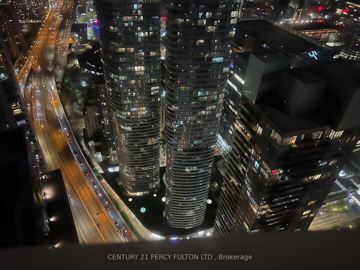 Property Photo:  100 Harbour Street 6901  ON M5J 0B5 
