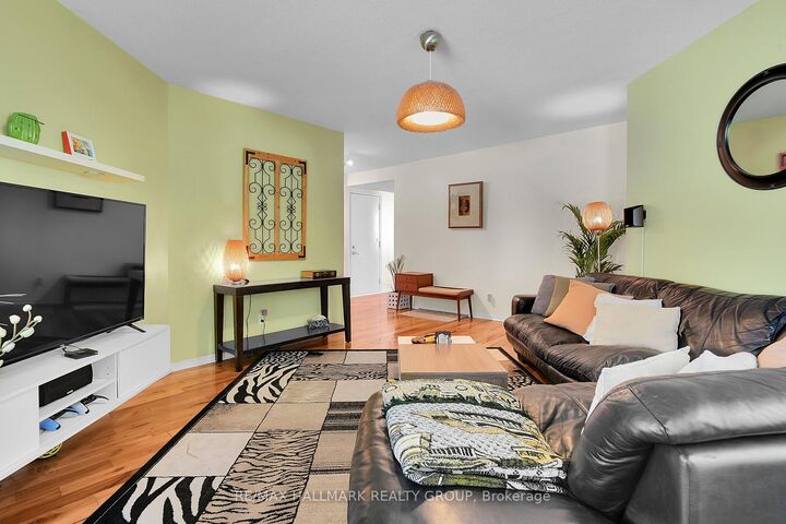 Property Photo: 22 Terrace Drive ON K2H 9N2