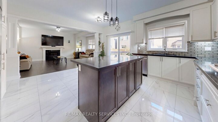 Property Photo: 15 Rolling Rock Way ON L6Y 6H3