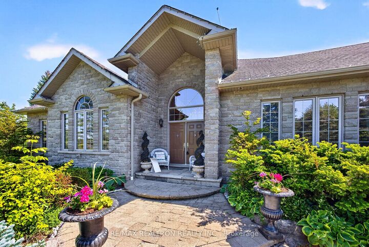 Property Photo: 23 Fairbairn Gate ON L0G 1R0