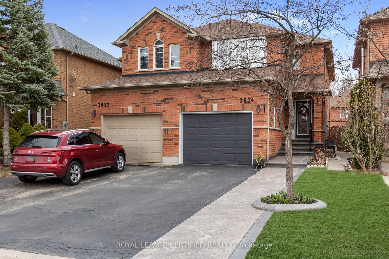 Property Photo: 3814 Ridgepoint Way ON L5N 7T7