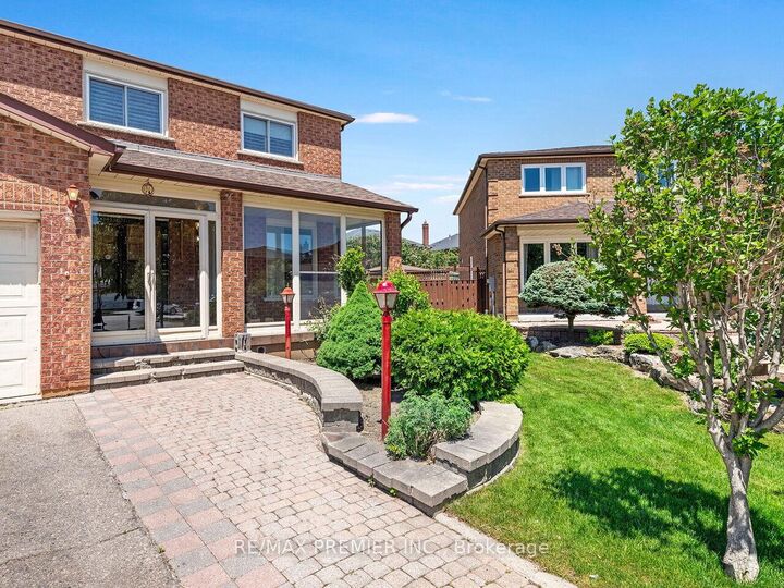 Property Photo: 39 Brydon Court ON L6A 1H7