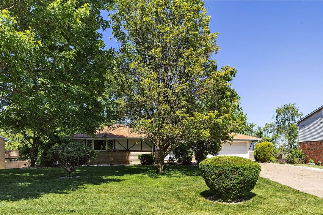Property Photo:  122 Northumberland Drive  PA 15642 