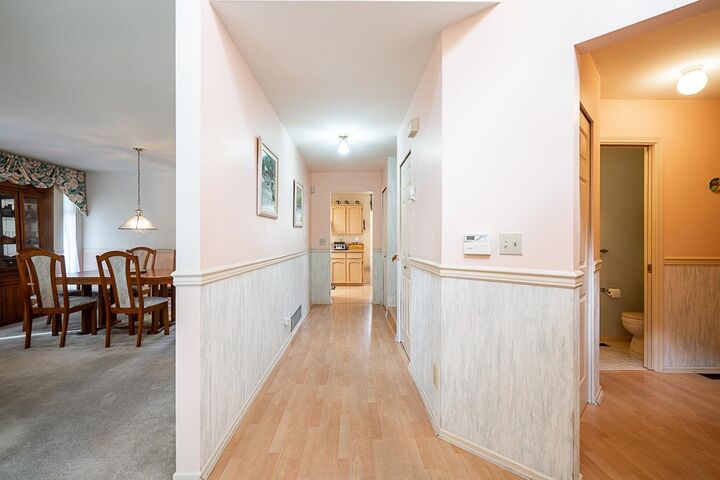 Photo de la propriété:  16156 94A Avenue  BC V4N 3A2 