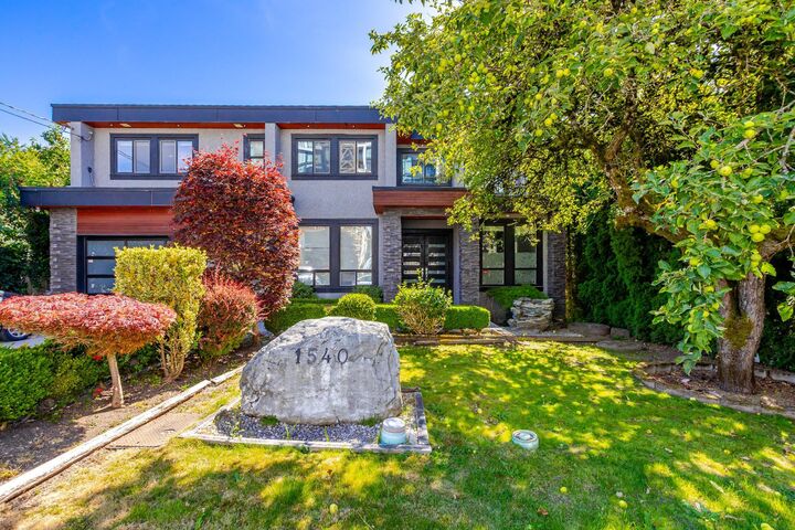 Property Photo: 1540 Maple Street BC V4B 4N5