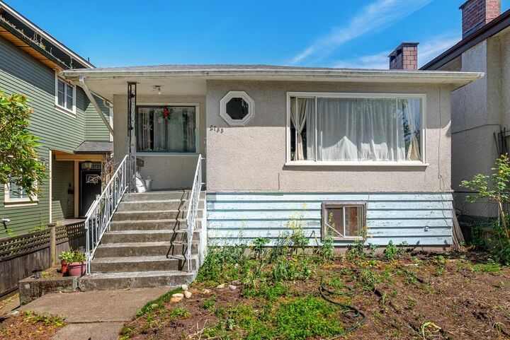 2733 E 28th Avenue — photo 1