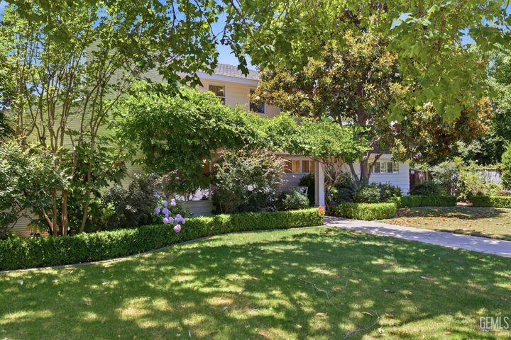 Property Photo: 2219 Pine Street CA 93301