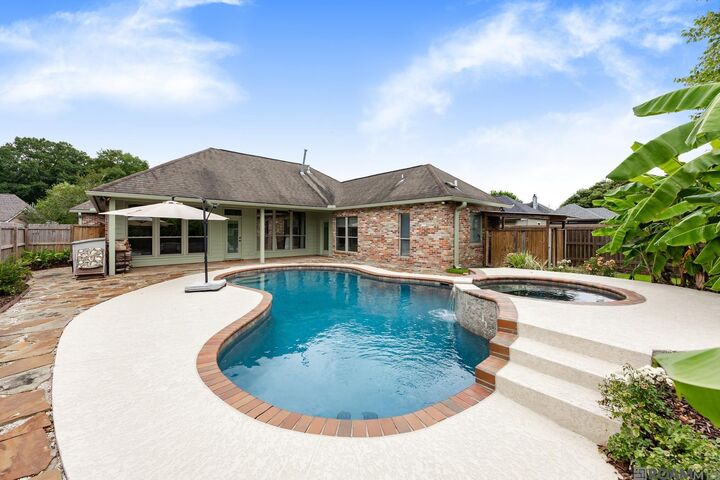 Property Photo: 10254 Springbrook Ave LA 70810