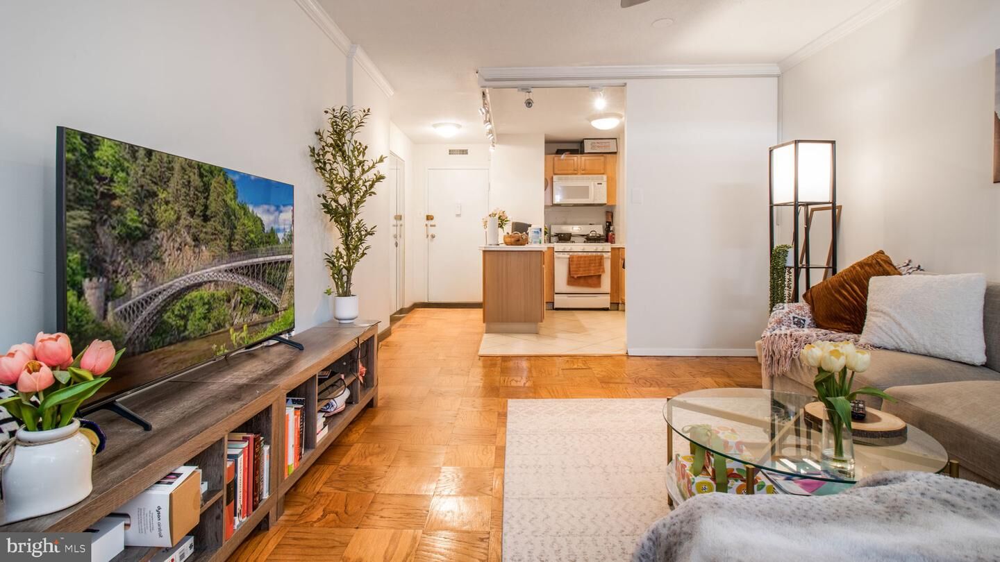 Property Photo:  2030 N Adams Street 1109  VA 22201 