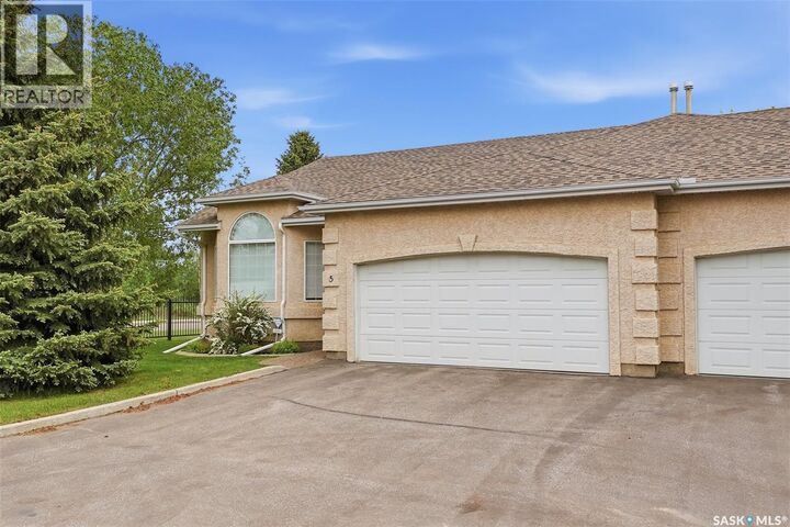 Property Photo:  5 927 Heritage View  SK S7H 5S2 