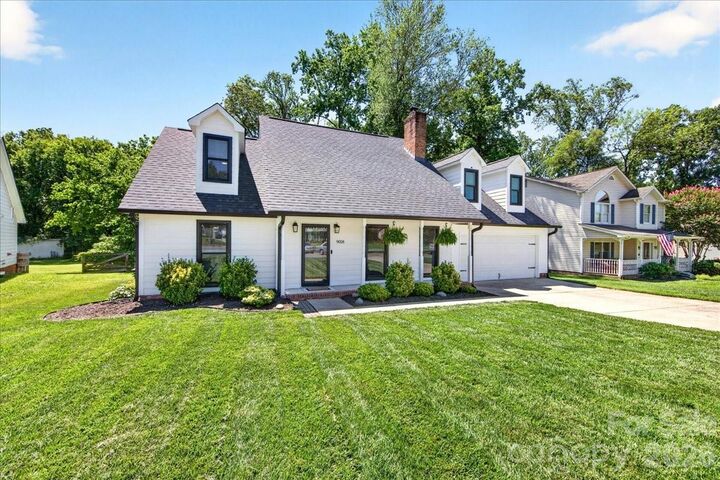 Property Photo:  9018 Hunters Pointe Drive  NC 28078 