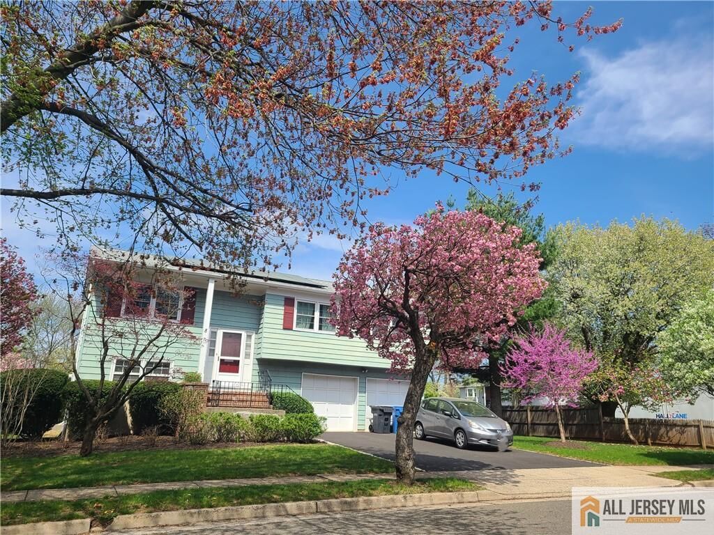 Property Photo:  8 Windy Hill Road  NJ 08840 