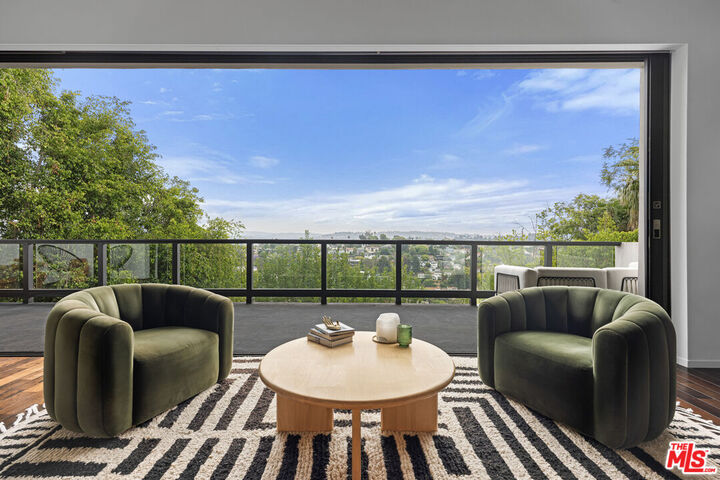 Property Photo: 2300 Ronda Vista Dr CA 90027