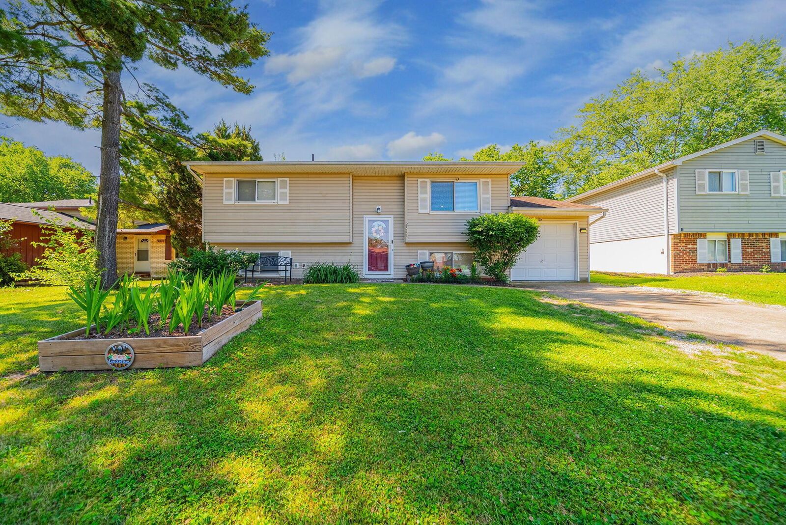 Property Photo:  2841 Palisades Avenue  OH 43207 