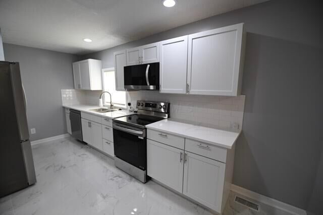 Property Photo:  370 S Oakley Avenue  OH 43204 
