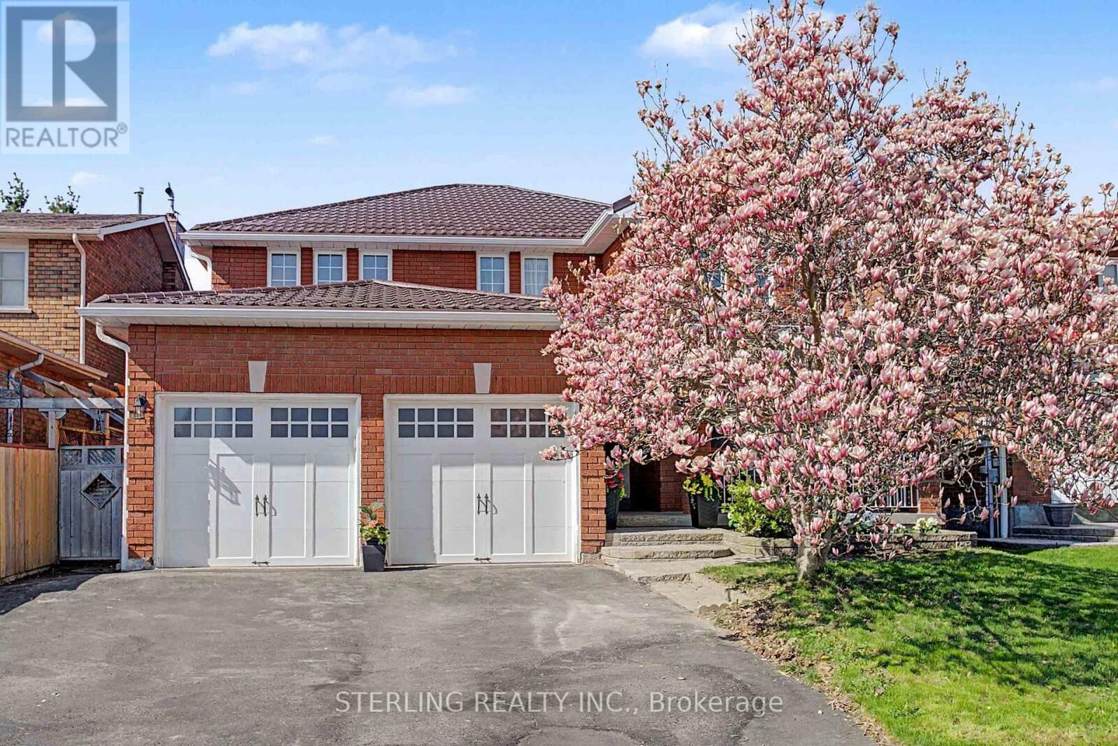 Property Photo:  72 Sunforest Drive  ON L6Z 3Z5 