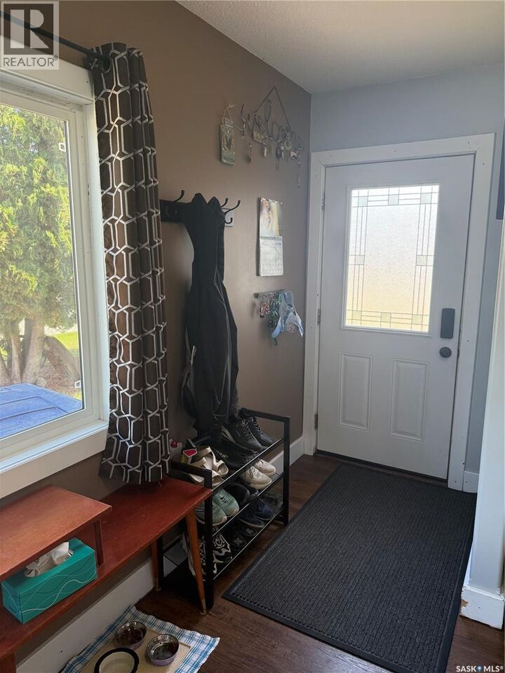 Property Photo:  300 8th Avenue W  SK S0E 1E0 