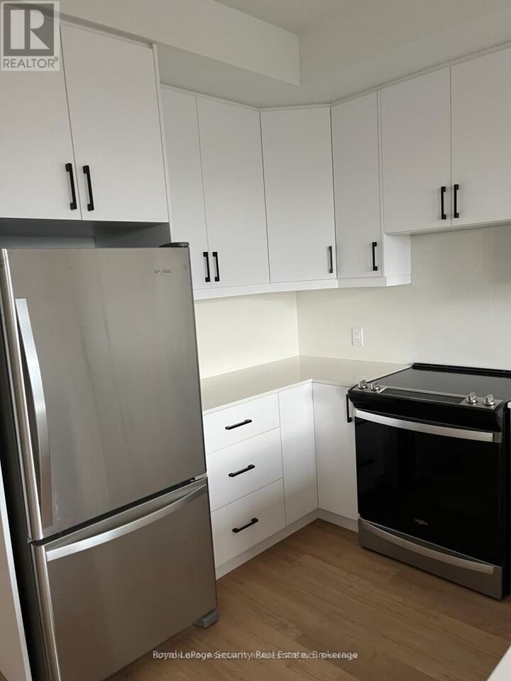 Property Photo:  70 Chamberlain Avenue 2  ON M6E 4K1 