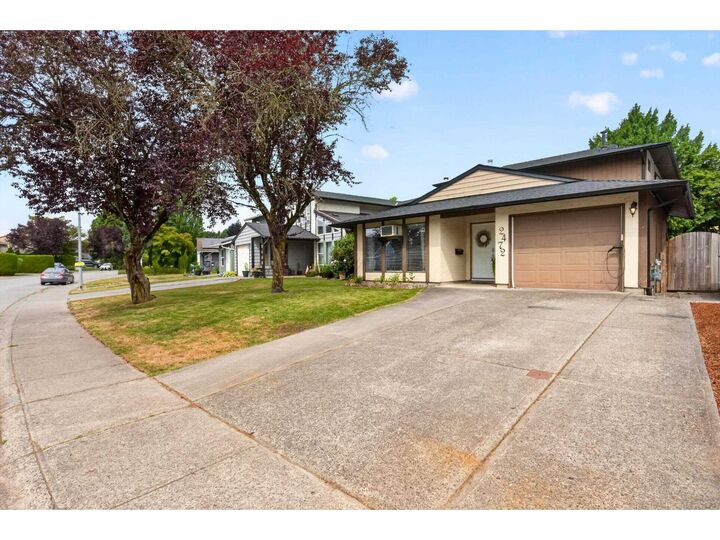 Property Photo:  2472 Wayburne Crescent  BC V2Y 1B7 