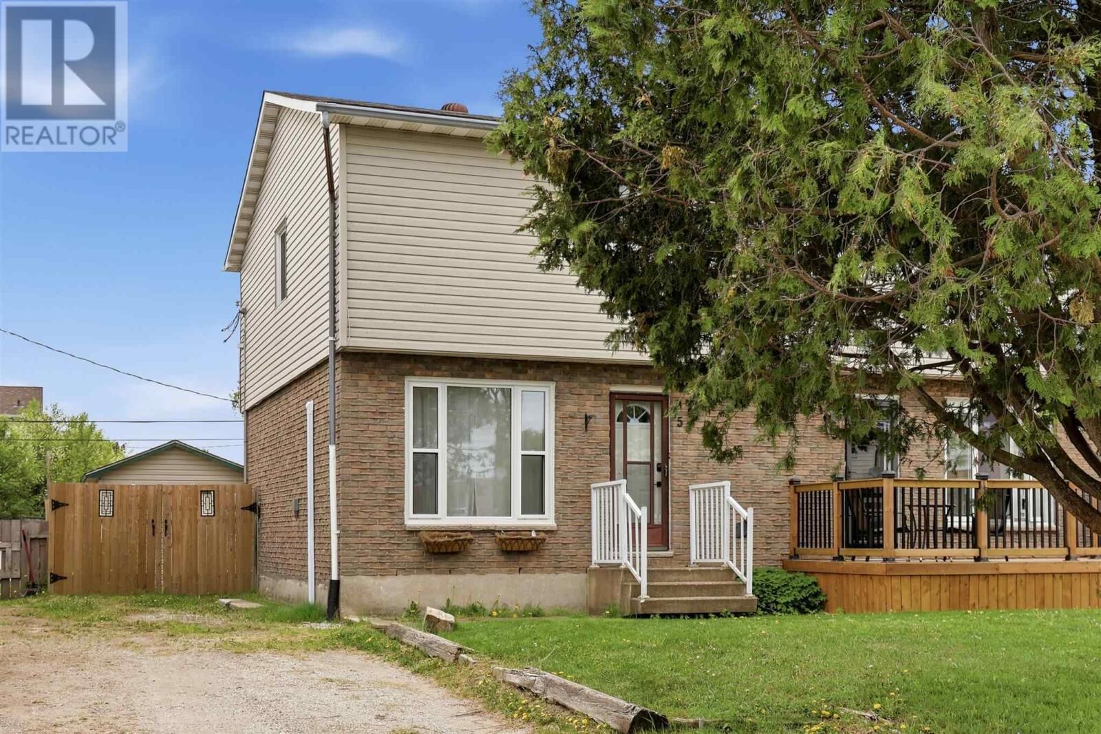 Property Photo: 53 Atwater St ON P6C 5Y7