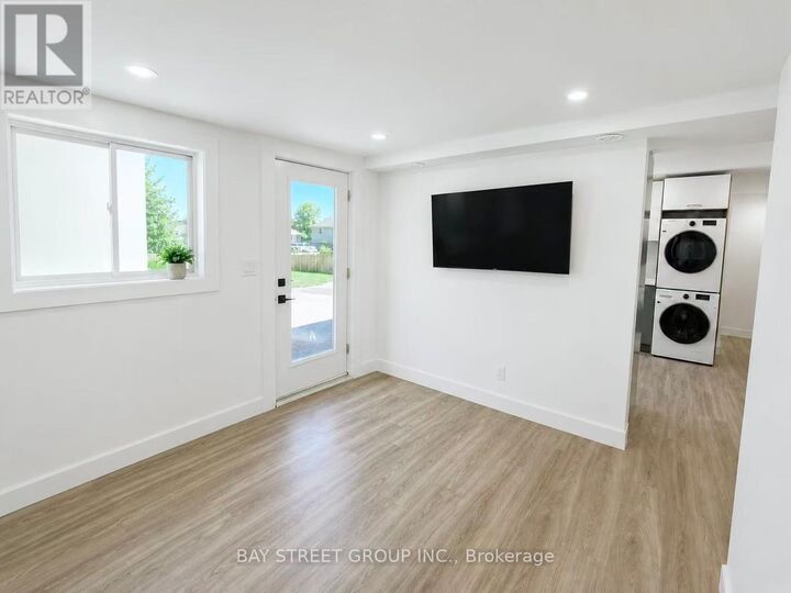 Property Photo: 69 Blythwood Road North 3 ON N2L 3Z9